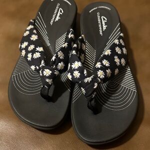 Clarks Black and White Cloudsteppers Sandals